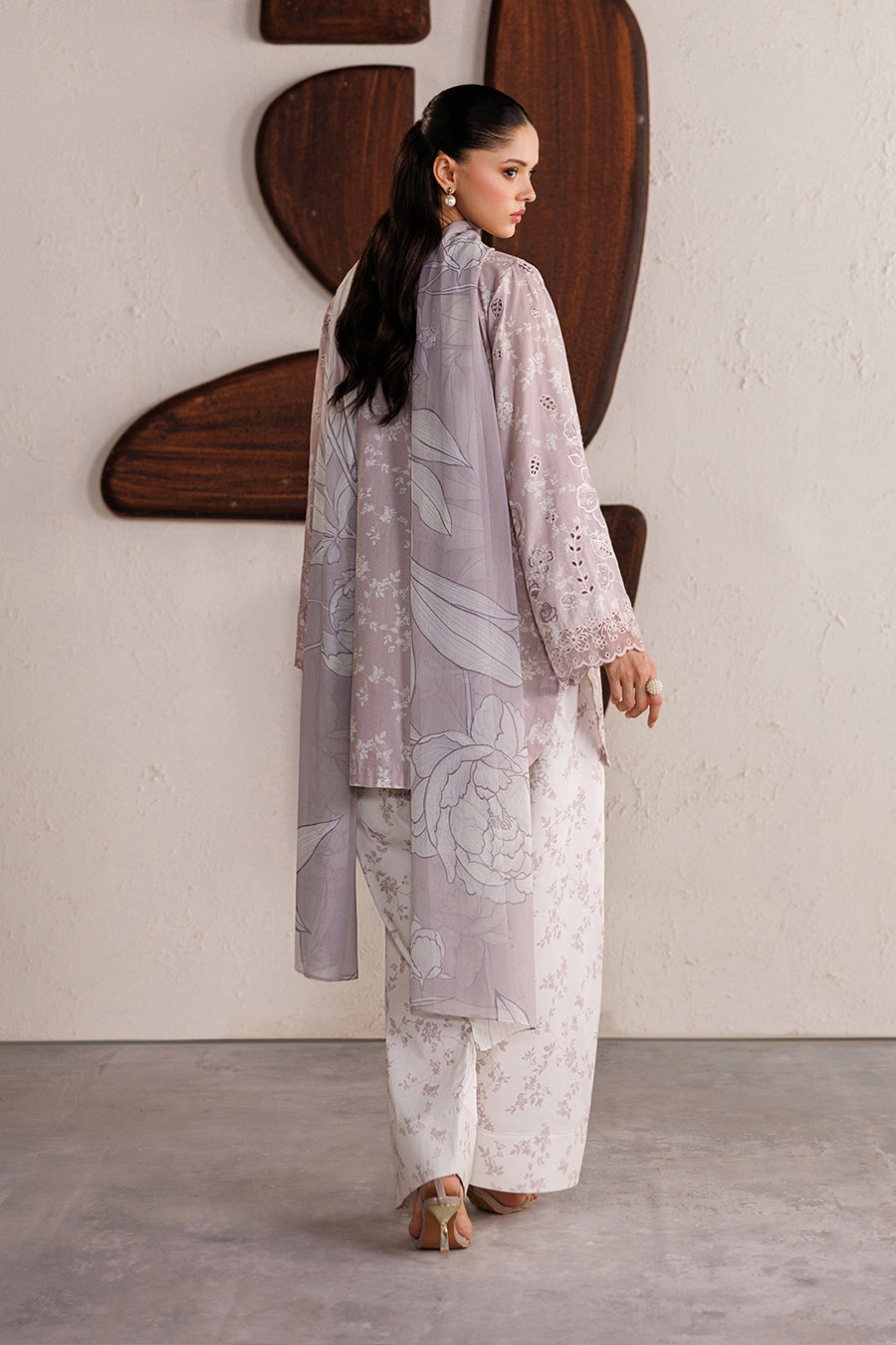 Iznik 3 Pc Unstitched Embroidered Lawn Suit IBE-07