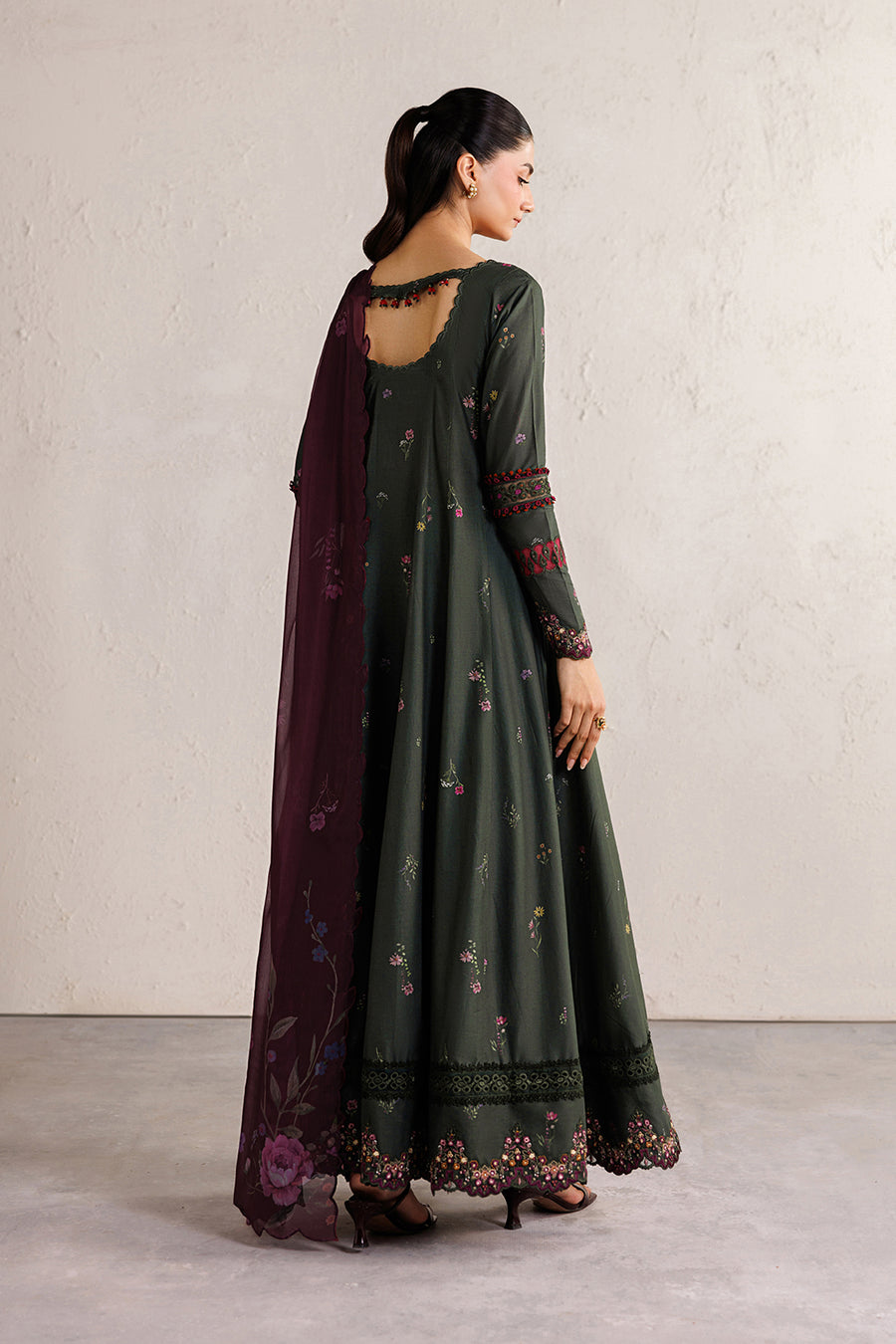 Iznik 3 Pc Unstitched Embroidered Lawn Suit IBE-03