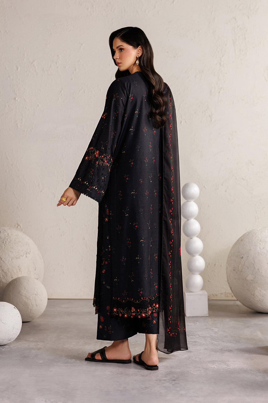 Iznik 3 Pc Unstitched Embroidered Lawn Suit IBE-11