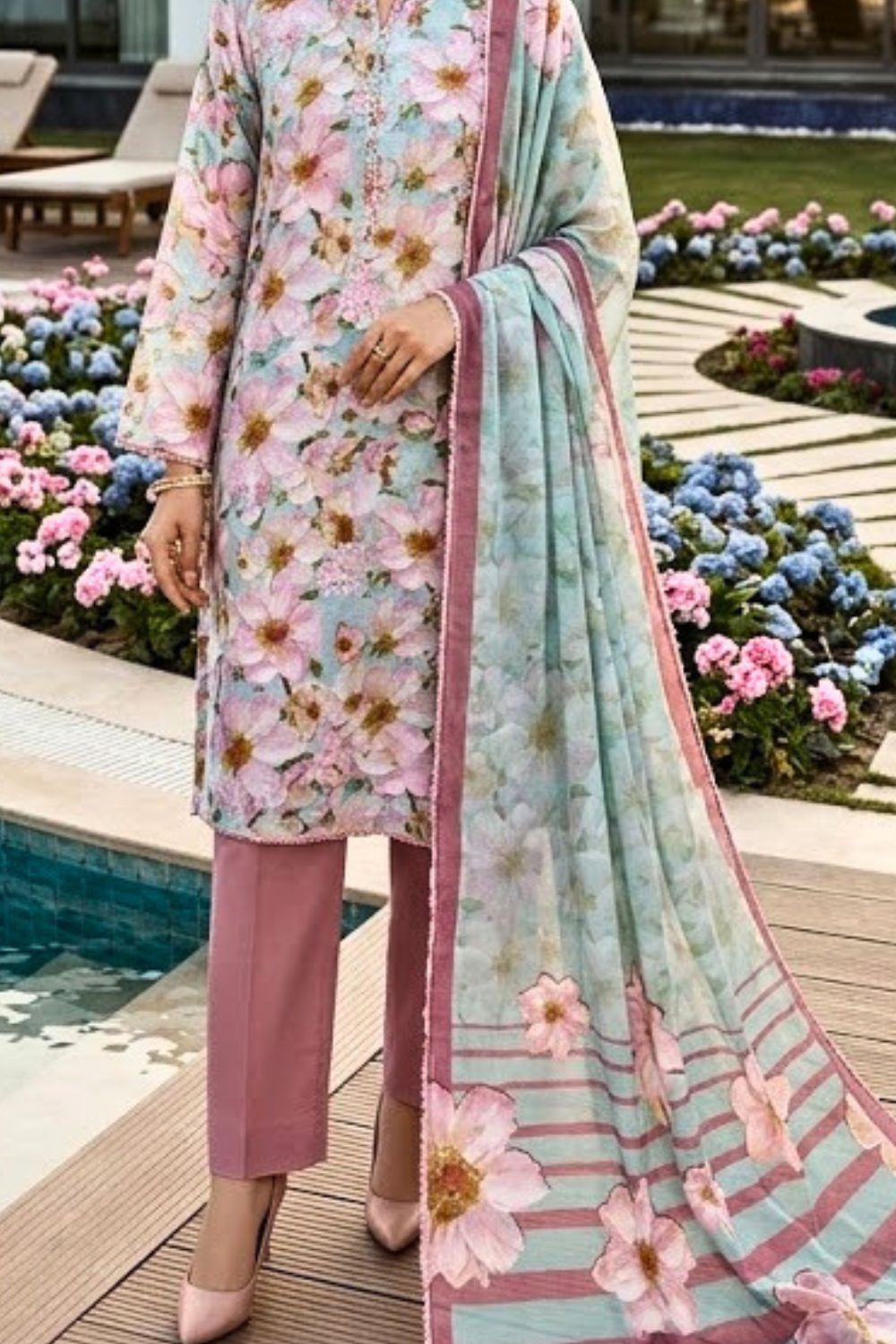 Mushtaq Noor-e-Haram Collection 3Pcs Unstitched Embroidered Lawn Desgin - 5