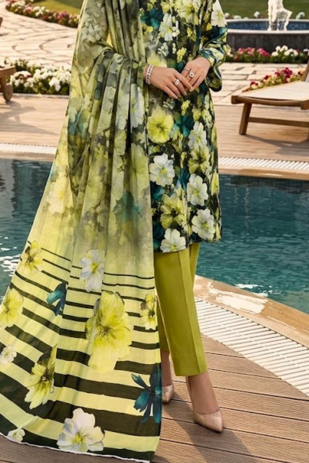 Mushtaq Noor-e-Haram Collection 3Pcs Unstitched Embroidered Lawn Desgin - 6