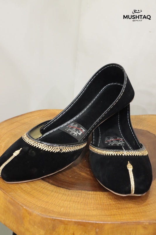Handcrafted velvet khussas Desgin - 2
