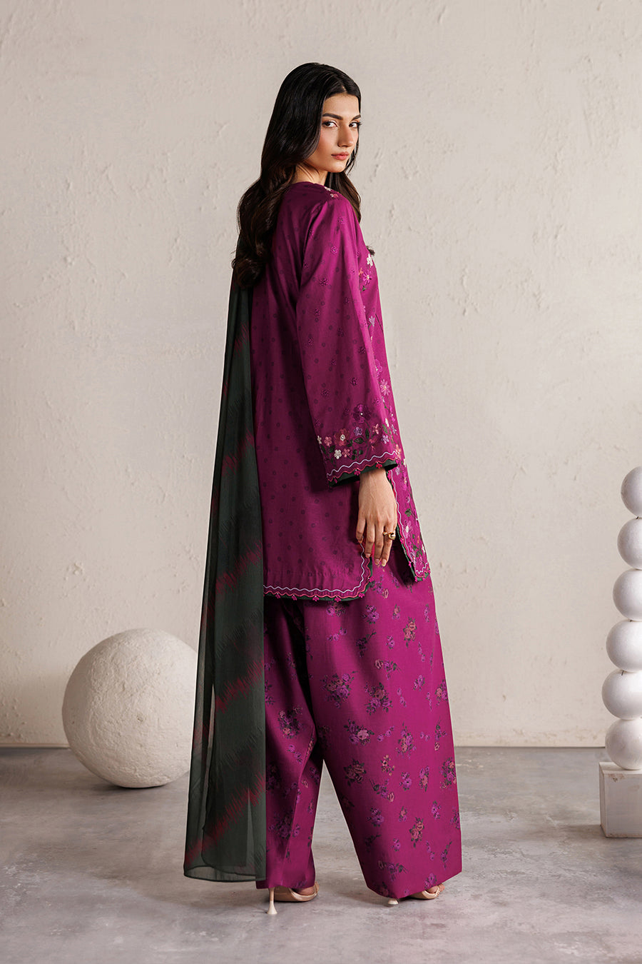 Iznik 3 Pc Unstitched Embroidered Lawn Suit IBE-01