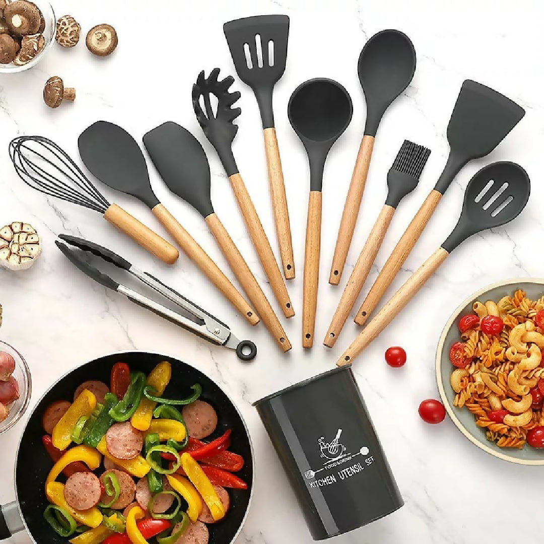 12 pcs set Wooden Handle Silicone Kitchen Utensils With Storage Bucket High Temperature Resistant And Non Stick Pot Spatula Spoon random color