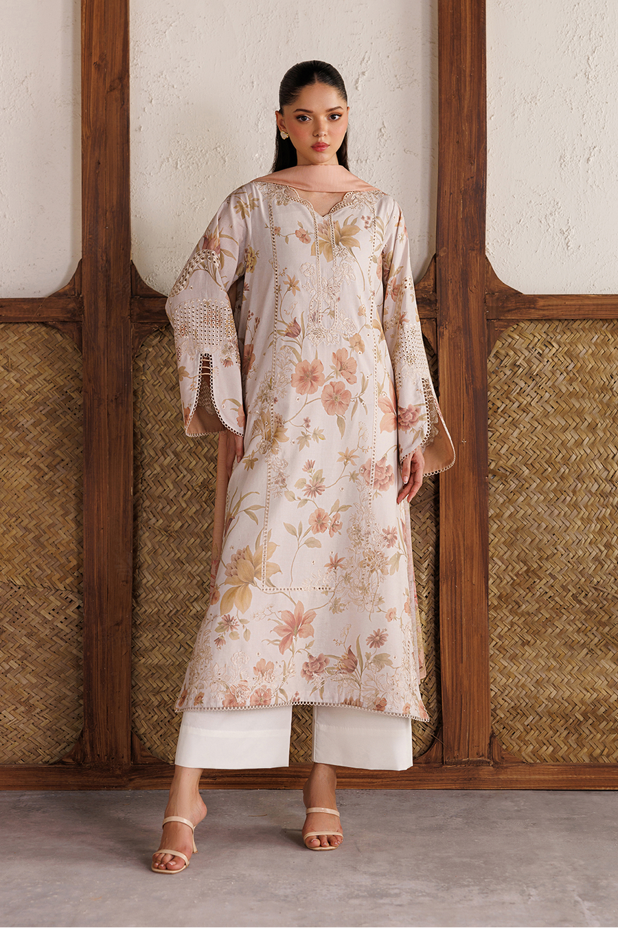 Iznik 3 Pc Unstitched Embroidered Lawn Suit IBE-05