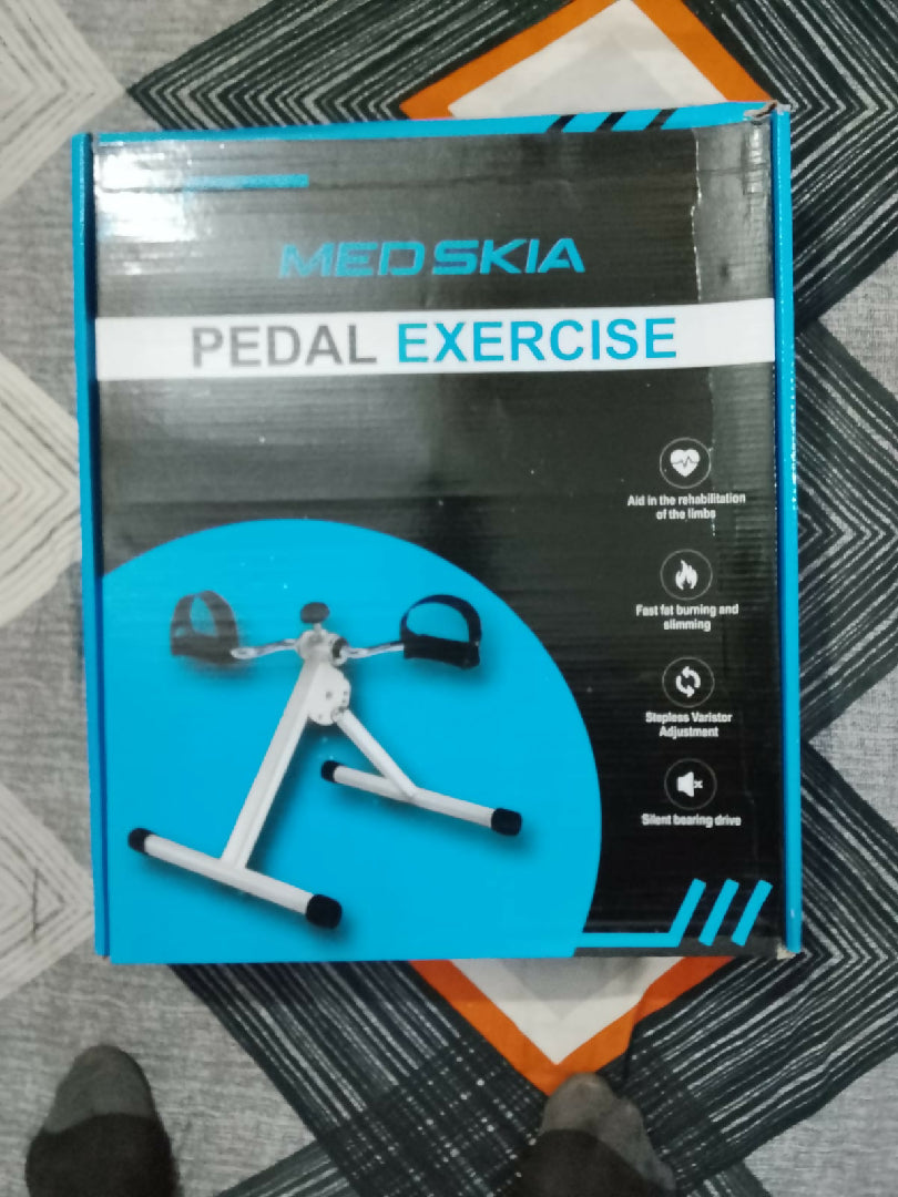 Folding Pedal Exerciser Mini Exercise Bike Under Desk Bike Foot Pedal Exerciser Foot Hand Cycle Portable Peddler Machine Bicycle Exerciser Arm Leg Exerciser while Sitting