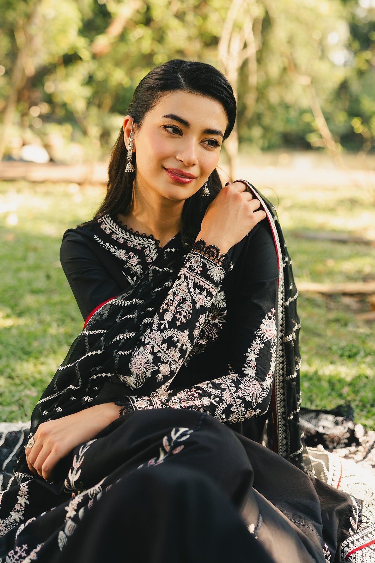 lawn Pakistani suits
