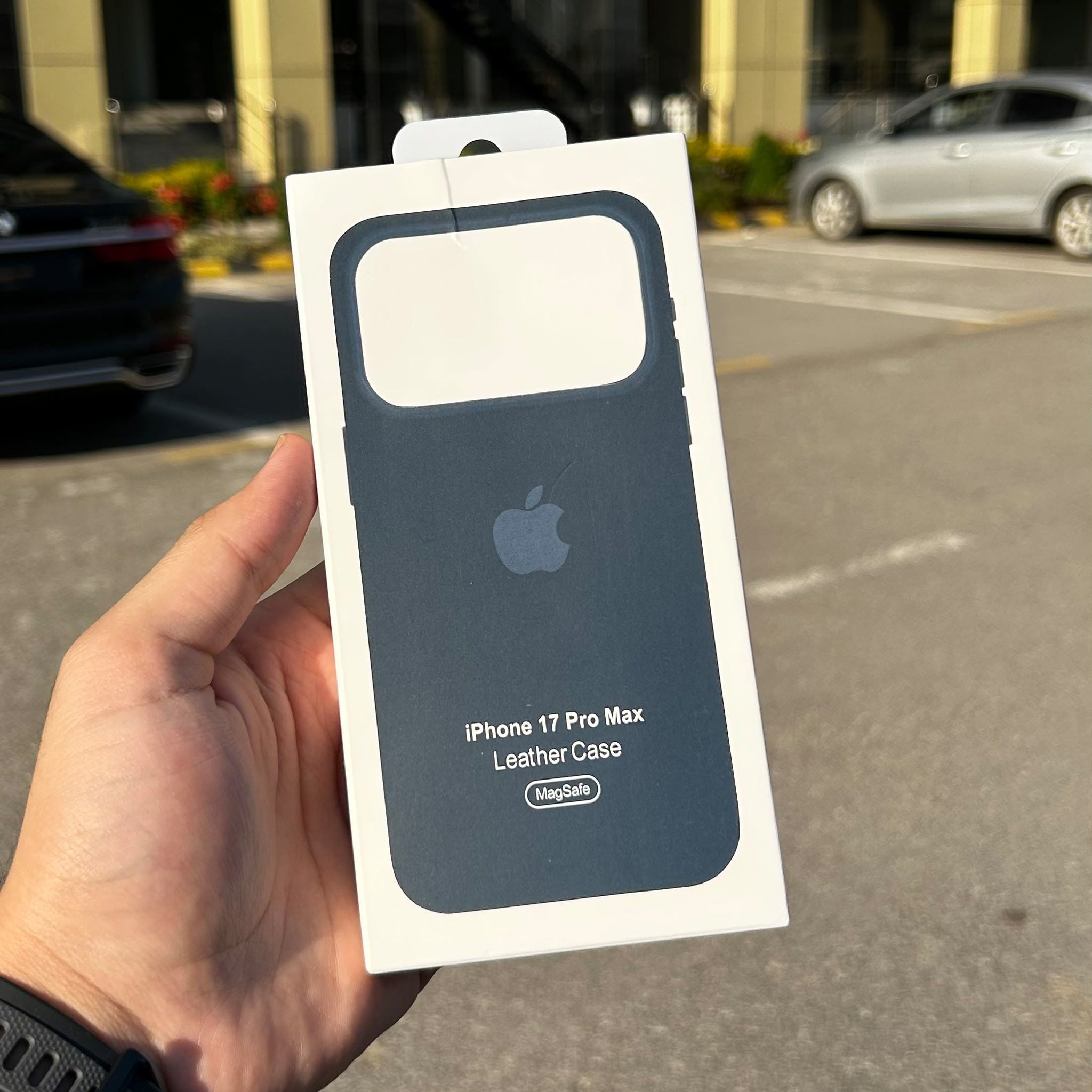 Apple Leather MagSafe Case - iPhone 17 Pro Max - Navy Blue