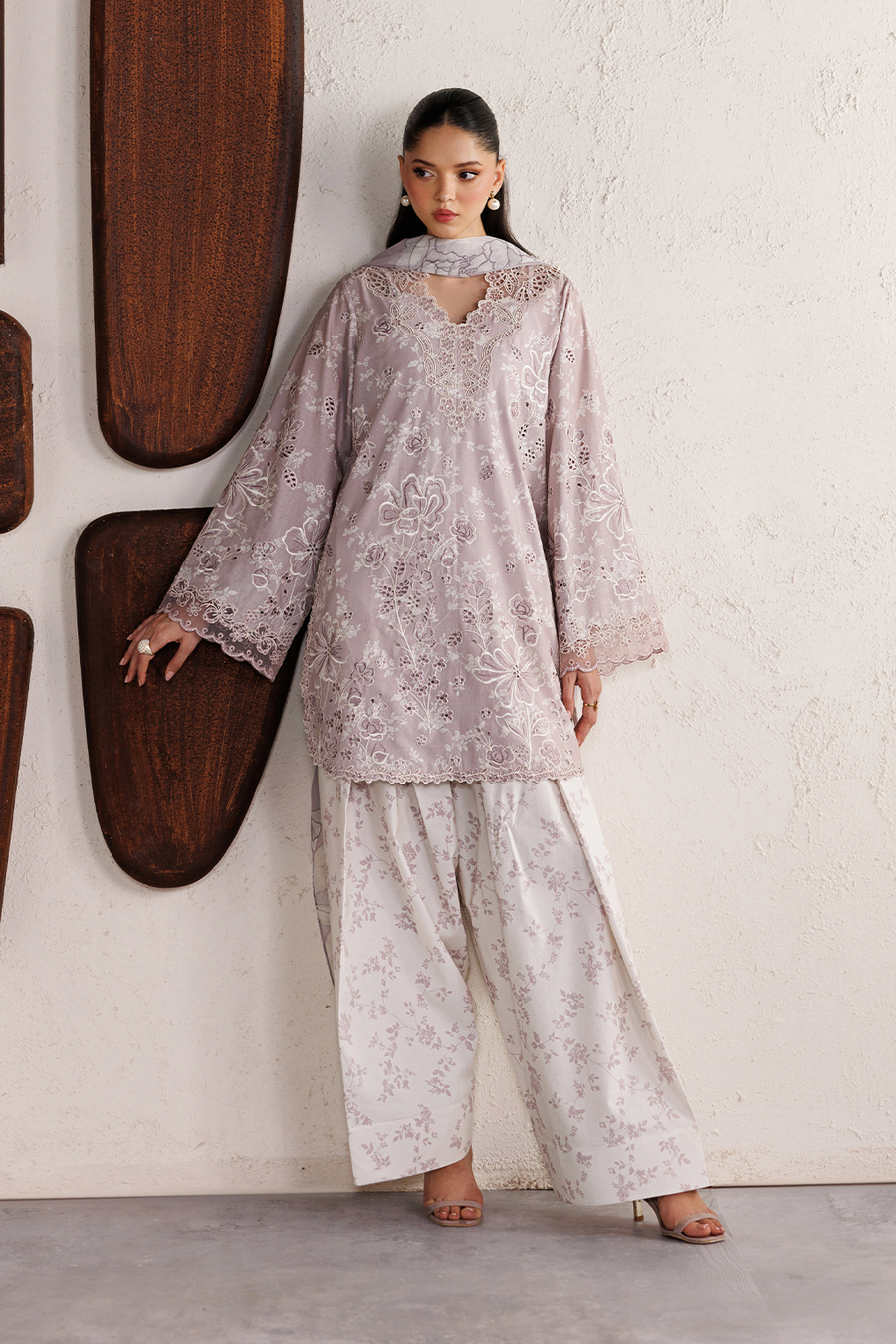 Iznik 3 Pc Unstitched Embroidered Lawn Suit IBE-07