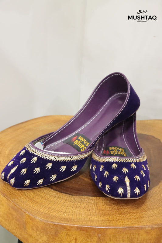 Handcrafted velvet khussas Desgin - 6