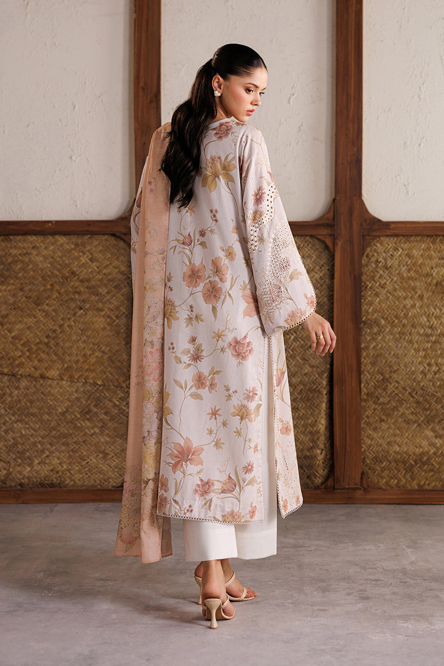 Iznik 3 Pc Unstitched Embroidered Lawn Suit IBE-05