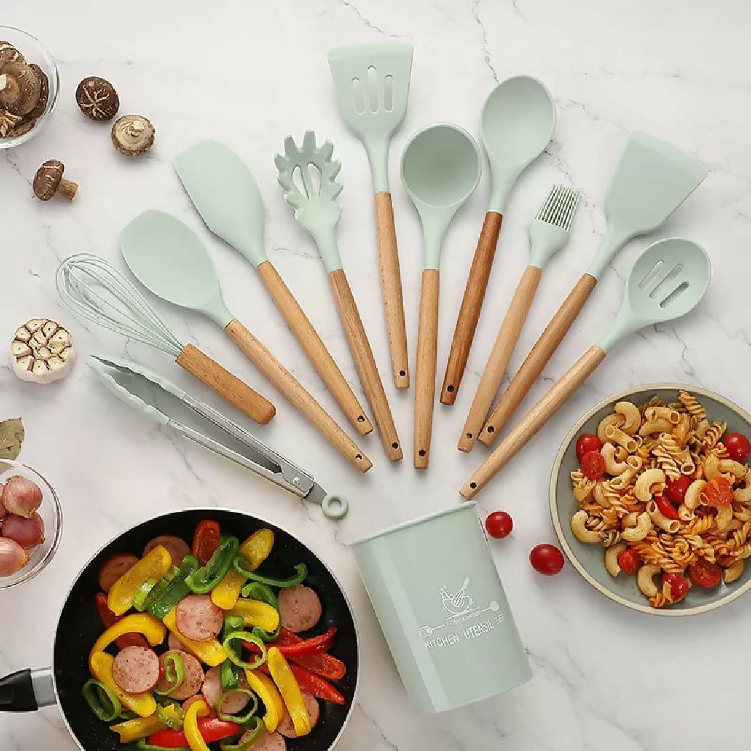 12 pcs set Wooden Handle Silicone Kitchen Utensils With Storage Bucket High Temperature Resistant And Non Stick Pot Spatula Spoon random color