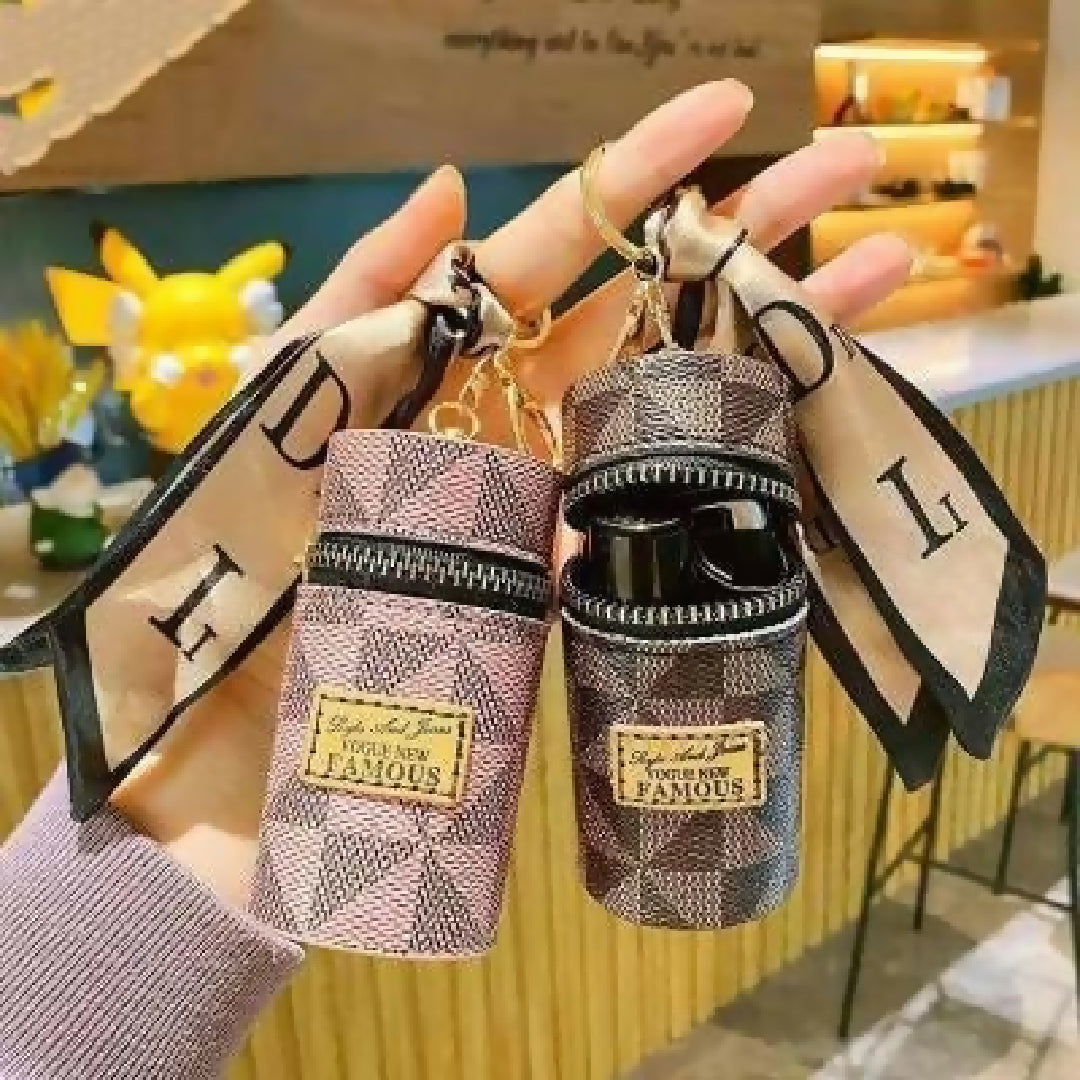 Designer Keychain Letter Key Lipstick Keychains Fashion PU Leather Purse Pendant Car Keyring Chain Charm Brown Flower Mini Bag Trinket Gift for Men Women 1pc