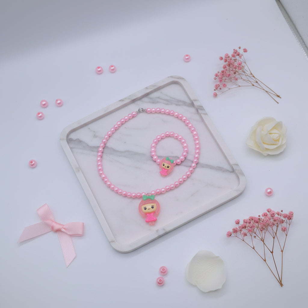 Cute Girl Pearl Necklaces
