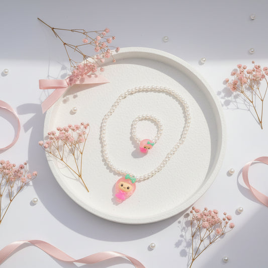 Cute Girl Pearl Necklaces