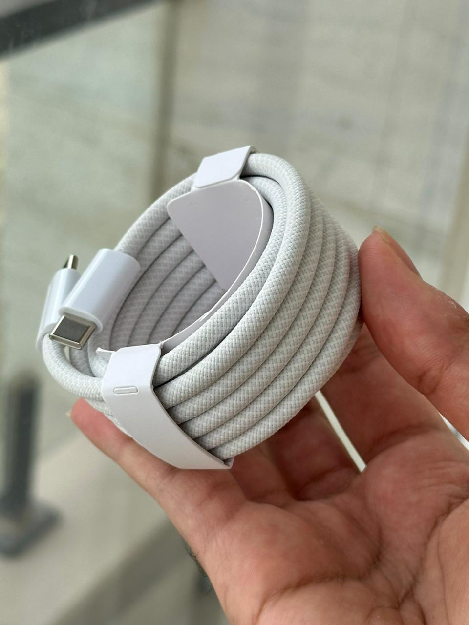 Apple USB-C to C Cable 2m 240W - MacBook and iPhone Fast Charging