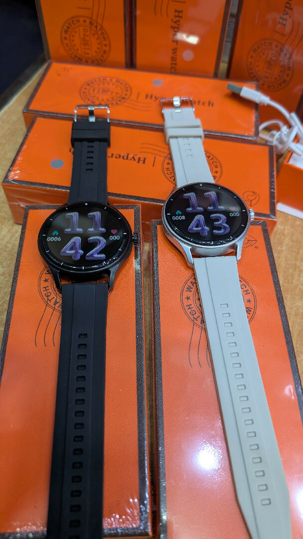 V19 Pro Round Smart Watch with Bluetooth Calling And Fitness Tracker HD Display Call Features