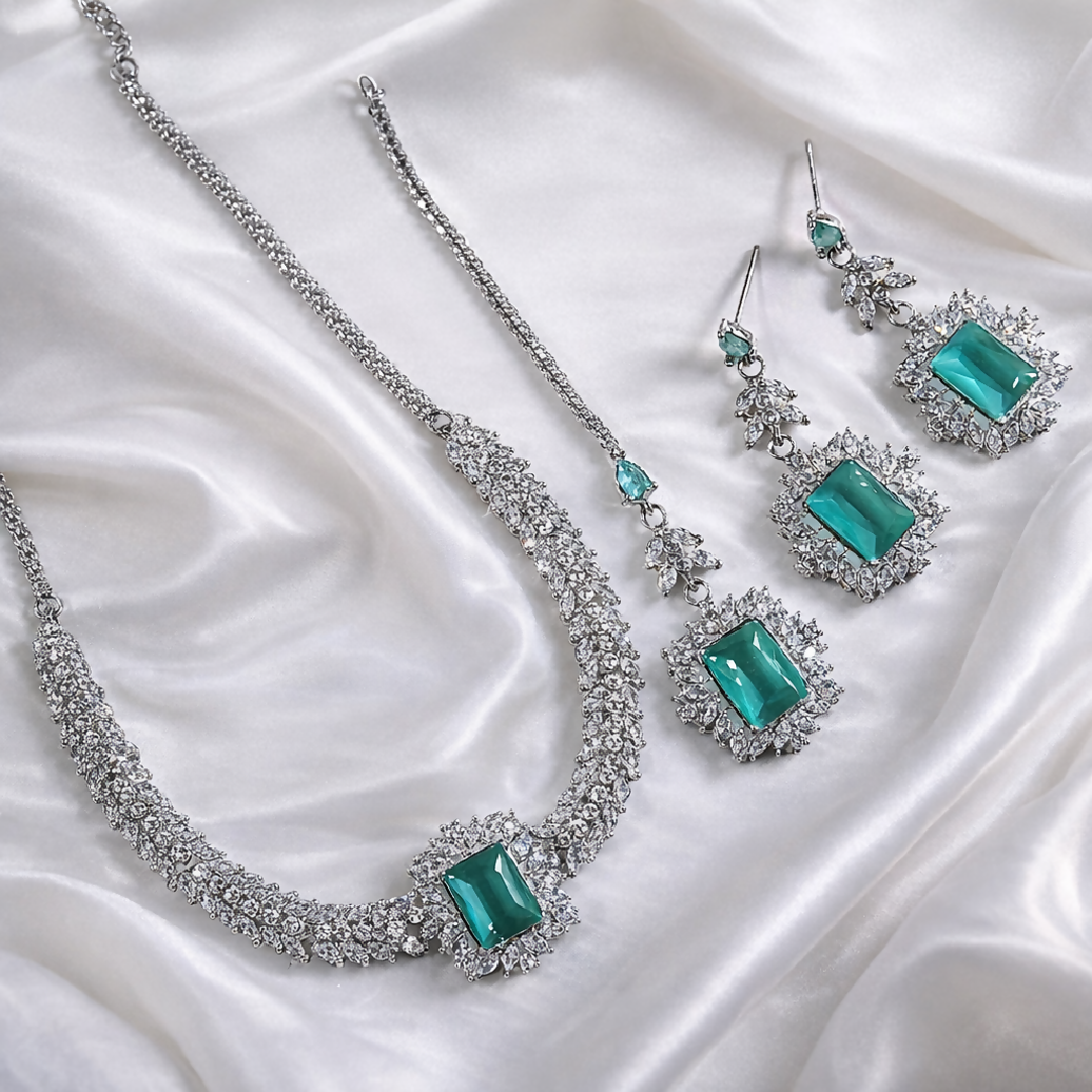 Most likely Silver-Plated Emerald Zircon Necklace Set