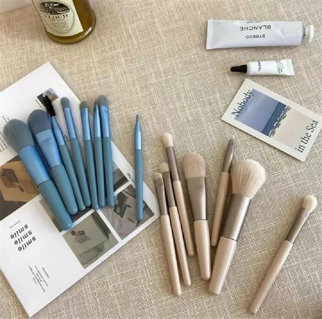 8pcs Travel Makeup Brush Kit Mini Cosmetic Brush for Face Foundation Blush Eye Shadow Wooden Handle random color
