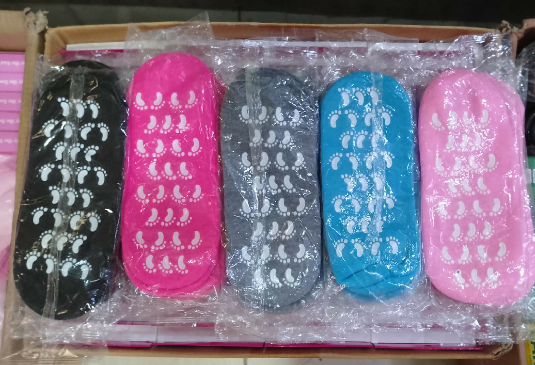 Moisturizing Spa Socks Silicone Gel Socks for Women Repairing Softening Dry Cracked Feet Comfortable Care (Random Color)