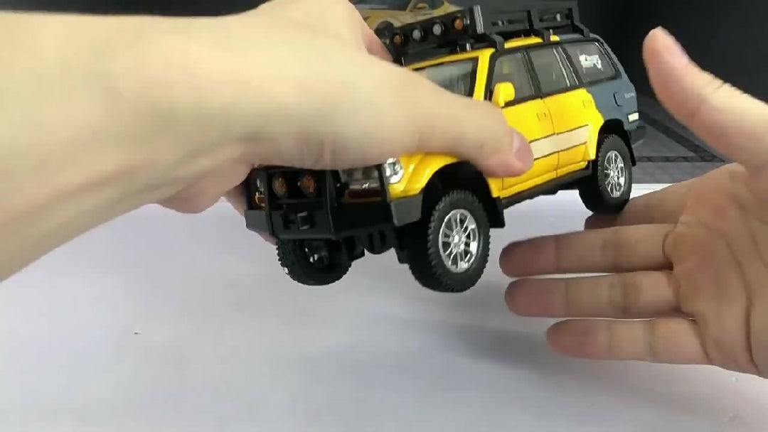Toyota Land Cruiser LC80 Model Car Sports Car Alloy Metal Pull Back Car Diecast Metal Pullback Toy Car with Openable Doors and Light Music Toys for Kids Random Color