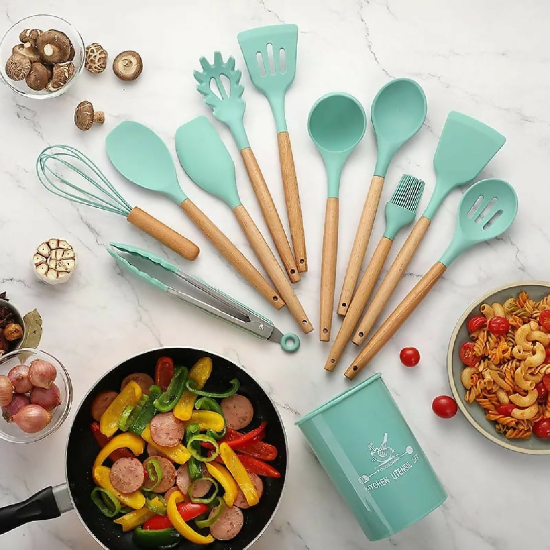 12 pcs set Wooden Handle Silicone Kitchen Utensils With Storage Bucket High Temperature Resistant And Non Stick Pot Spatula Spoon random color