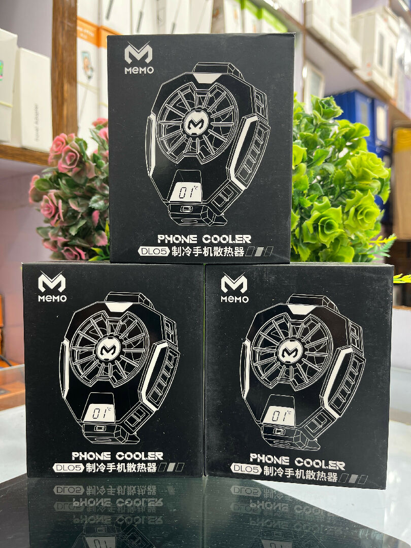 Memo DL05 Phone Cooler Semiconductor Gaming Cooling Fan with Digital Temperature Display